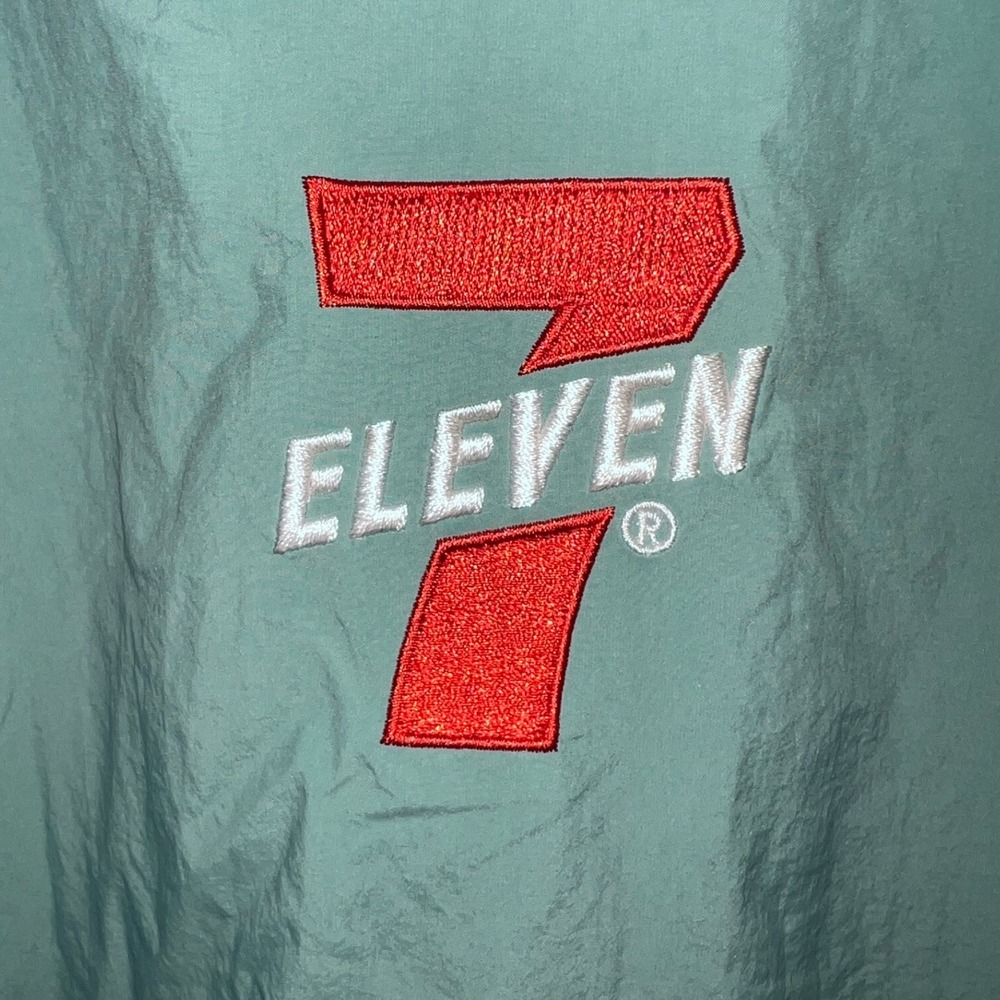 7‎ Eleven Pullover Windbreaker Jacket Green XL Embroidered Logo V Neck Athletic - Picture 3 of 4